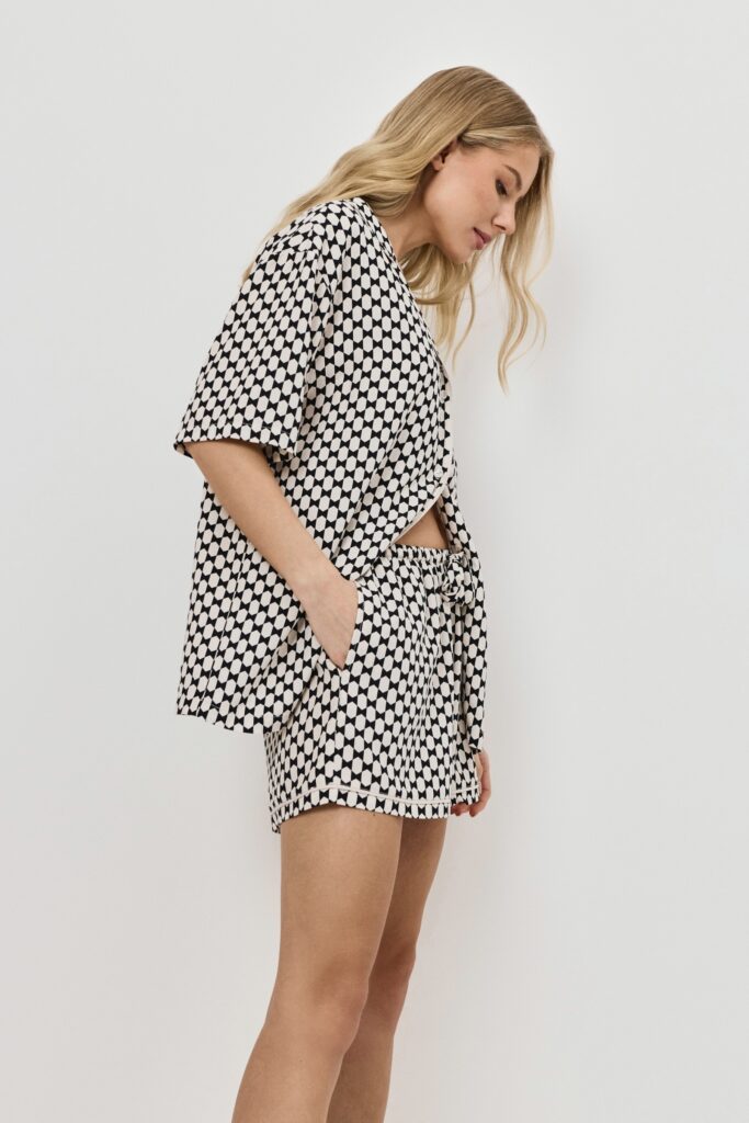 sku: VESPER | Brand: Aruelle  | Size: XSmall Small Medium Large XLarge XXLarge  | Colors: Черный/Песочный  | Бренды Aruelle | Домашняя одежда Пижамы | Title: Пижама с шортами VESPER