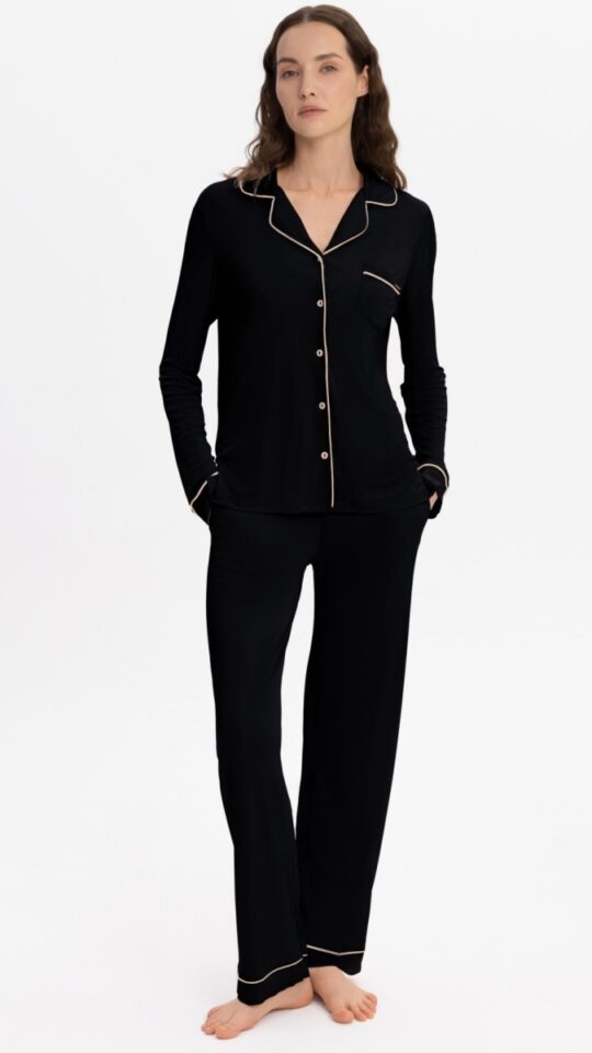 sku: W22-00SV400 | Brand: Marc Andre  | Size: 38 40 42 44 46  | Colors: Черный  | Бренды Marc&Andre | Домашняя одежда Пижамы | Title: Пижама с брюками TRUE ROMANCE