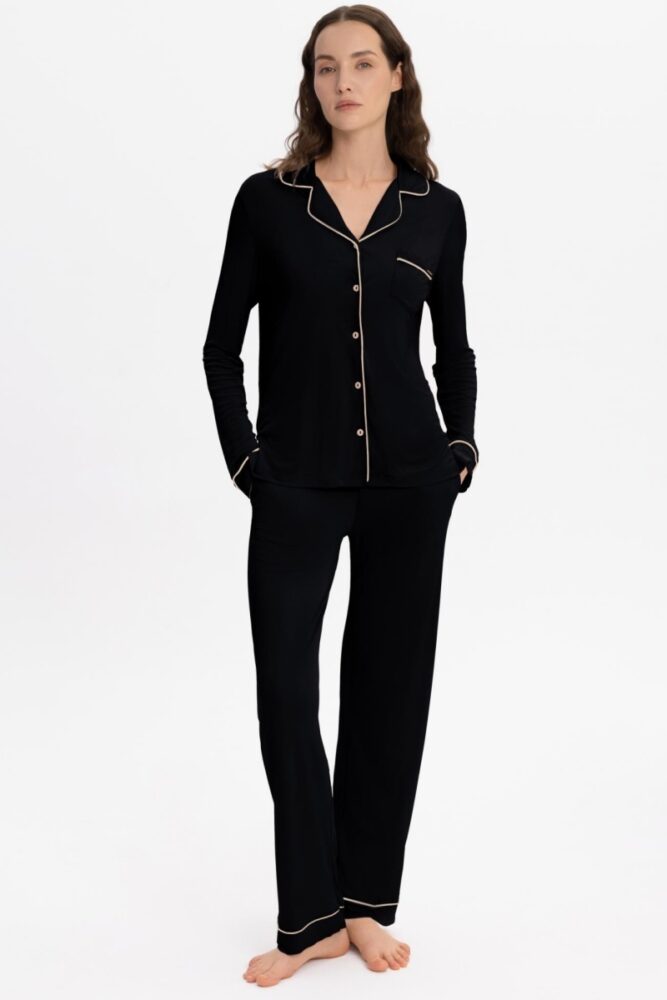 sku: W22-00SV400 | Brand: Marc Andre  | Size: 38 40 42 44 46  | Colors: Черный  | Бренды Marc&Andre | Домашняя одежда Пижамы | Title: Пижама с брюками TRUE ROMANCE