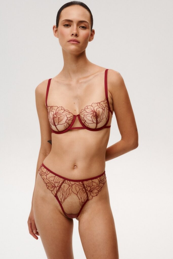sku: 1035 | Brand: Undress Code  | Size: Small Medium Large  | Colors: Бордовый  | Бренды Undress Code | Трусы Нижнее белье Стринги | Title: Стринги FAYE