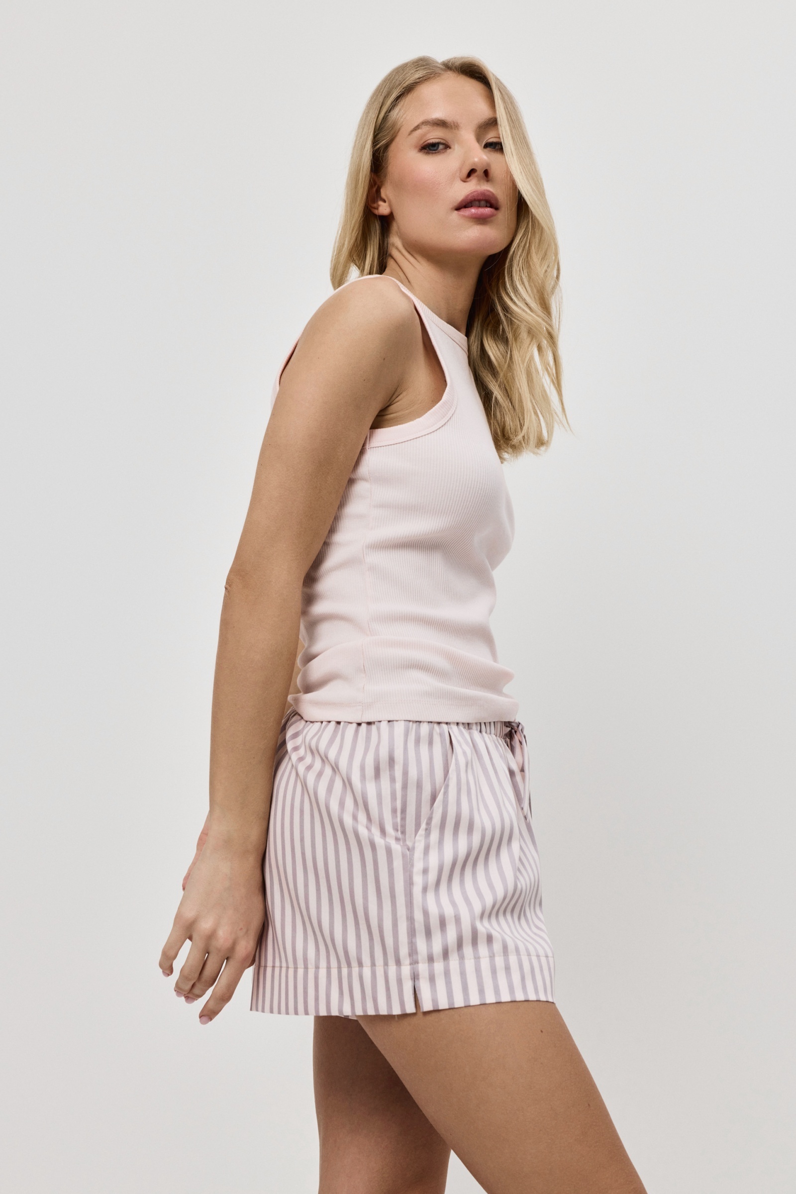 sku: ELOWEN | Brand: Aruelle  | Size: XSmall Small Medium Large XLarge  | Colors: Светло-розовый/Капучино  | Бренды Aruelle | Домашняя одежда Пижамы | Title: Пижама с шортами ELOWEN