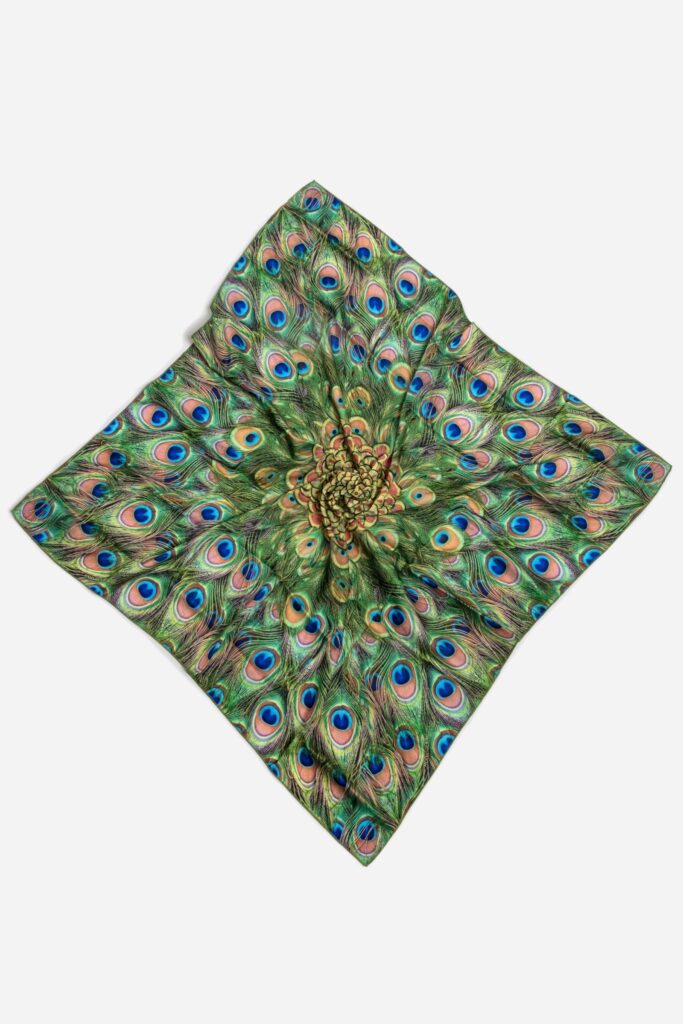 sku: ПА2534 | Brand: RoDaSoleil  | Size: 70x70  | Colors: Цветной  | Бренды RoDaSoleil® | Аксессуары | Title: Платок ПАВЛИН МАЮРА