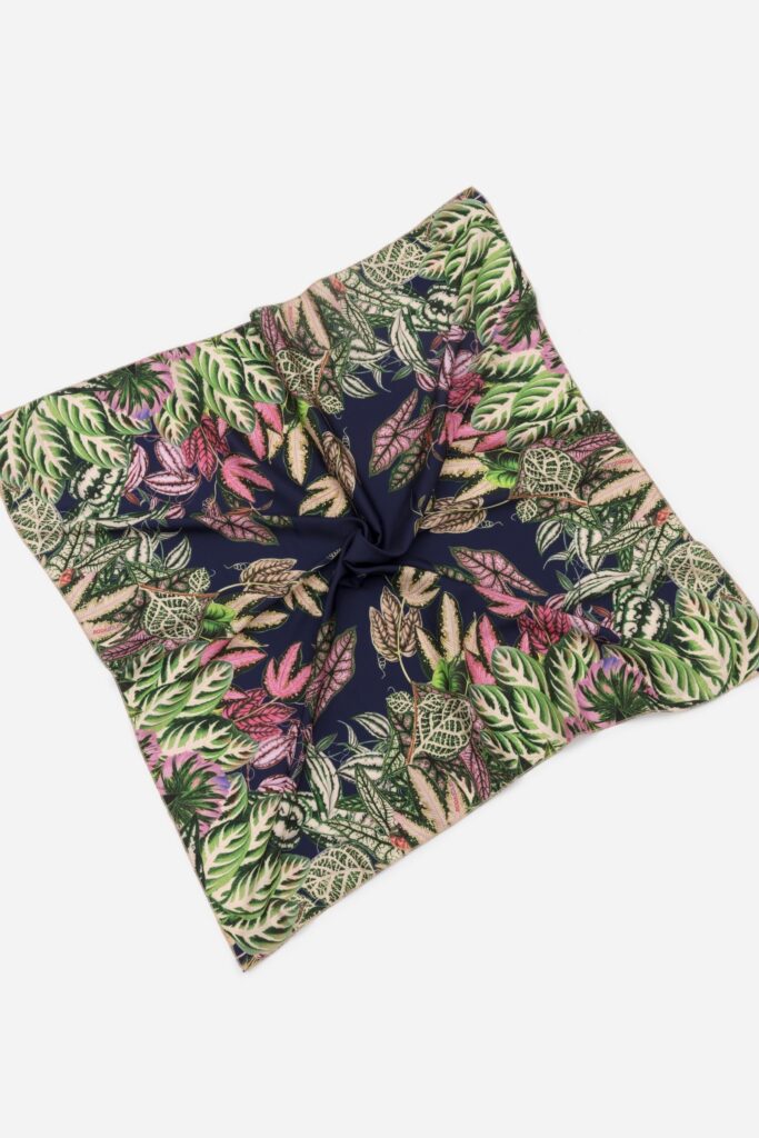 sku: ПА2376 | Brand: RoDaSoleil  | Size: 70x70  | Colors: Цветной  | Бренды RoDaSoleil® | Аксессуары | Title: Платок БОТАНИКА