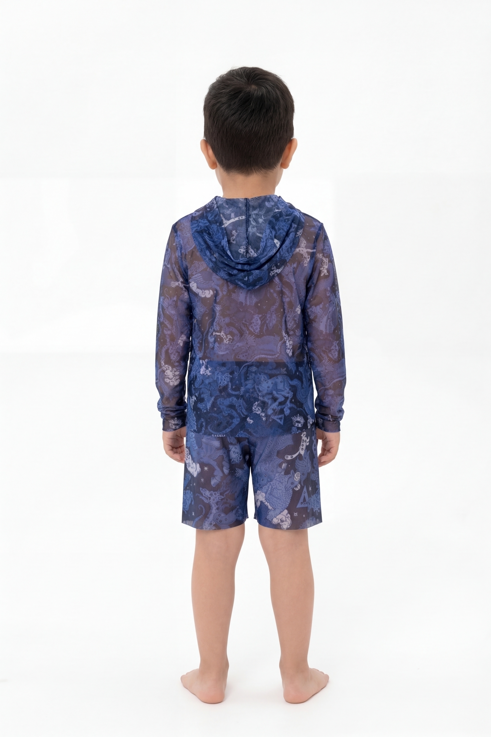 sku: 26002553 | Brand: RoDaSoleil  | Size: 104 110 116 122 128 134 140 146 152 158  | Colors: Цветной  | Бренды RoDaSoleil | Детские купальники | Title: Футболка ЧЕРНИЧНЫЕ НОЧИ с капюшоном