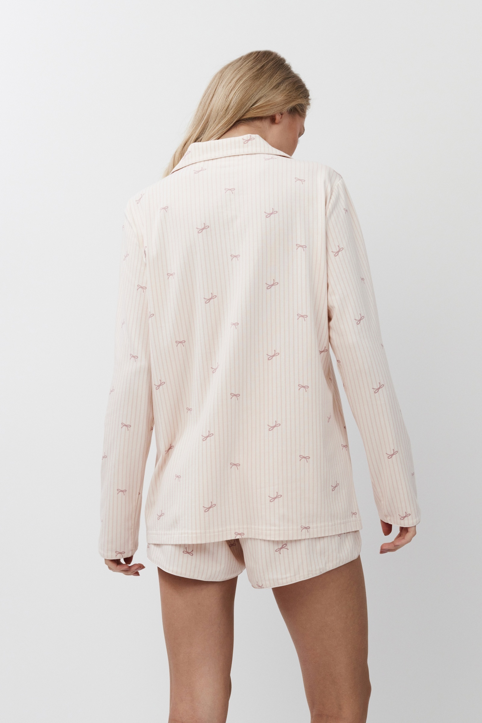 sku: YVETTE | Brand: Aruelle  | Size: XSmall Small Medium Large XLarge XXLarge  | Colors: Персиковый  | Бренды Aruelle | Домашняя одежда Пижамы | Title: Пижама с шортами YVETTE