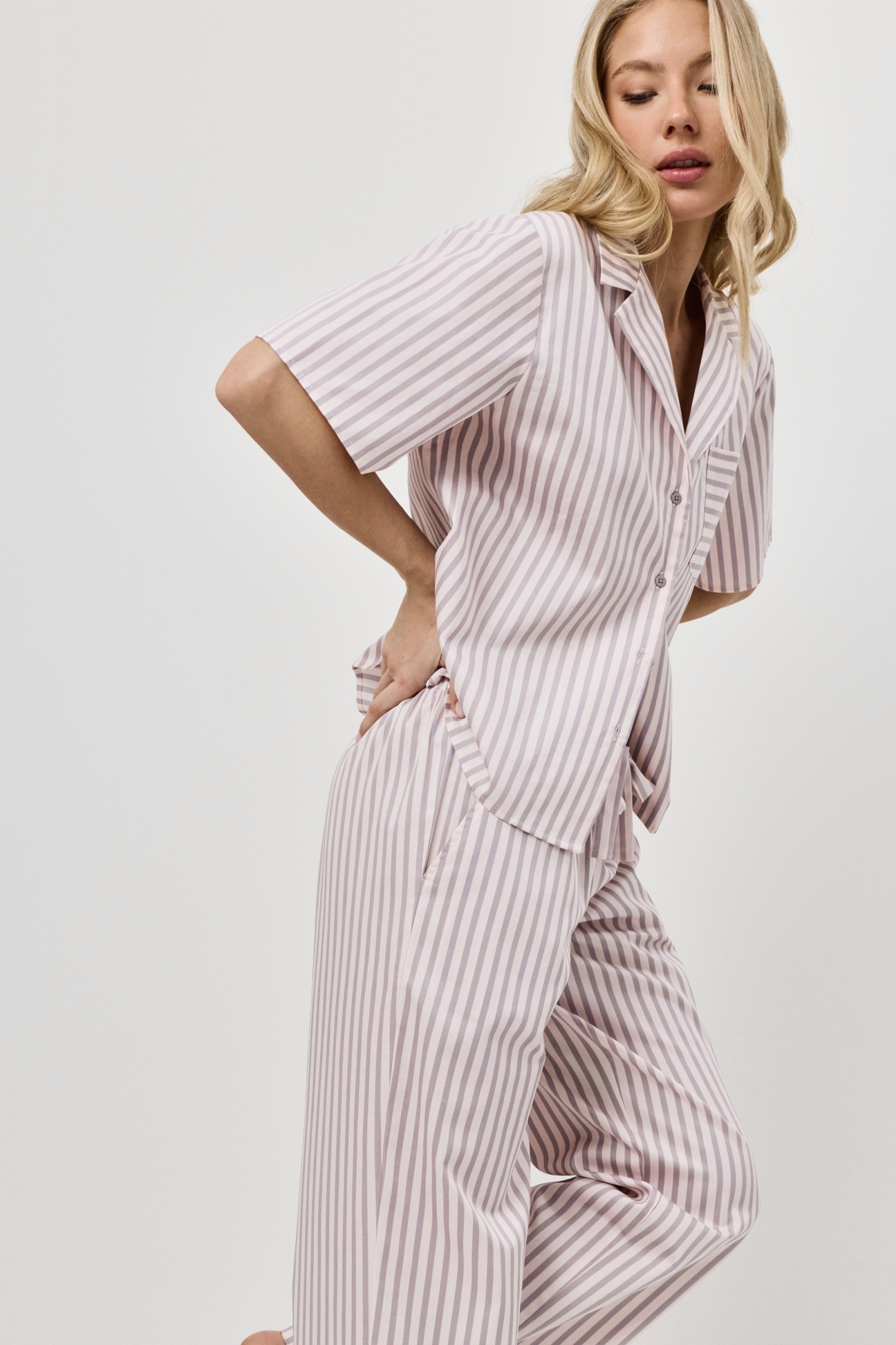 sku: ELOW | Brand: Aruelle  | Size: XSmall Small Medium Large XLarge  | Colors: Светло-розовый/Капучино  | Бренды Aruelle | Домашняя одежда Пижамы | Title: Пижама с брюками ELOW