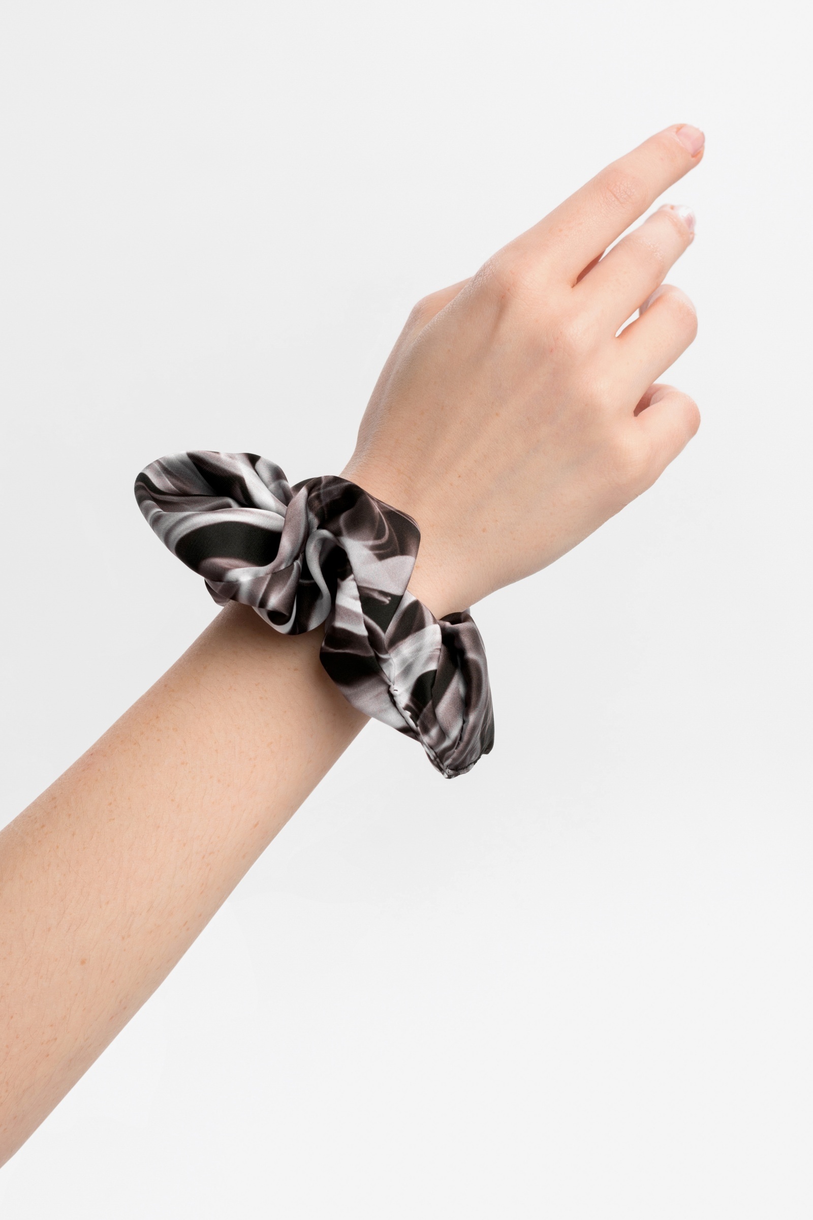 sku: РВ2472 | Brand: RoDaSoleil  | Size: Onesize  | Colors: Цветной  | Бренды RoDaSoleil | Аксессуары | Title: Резинка для волос ДЫМ