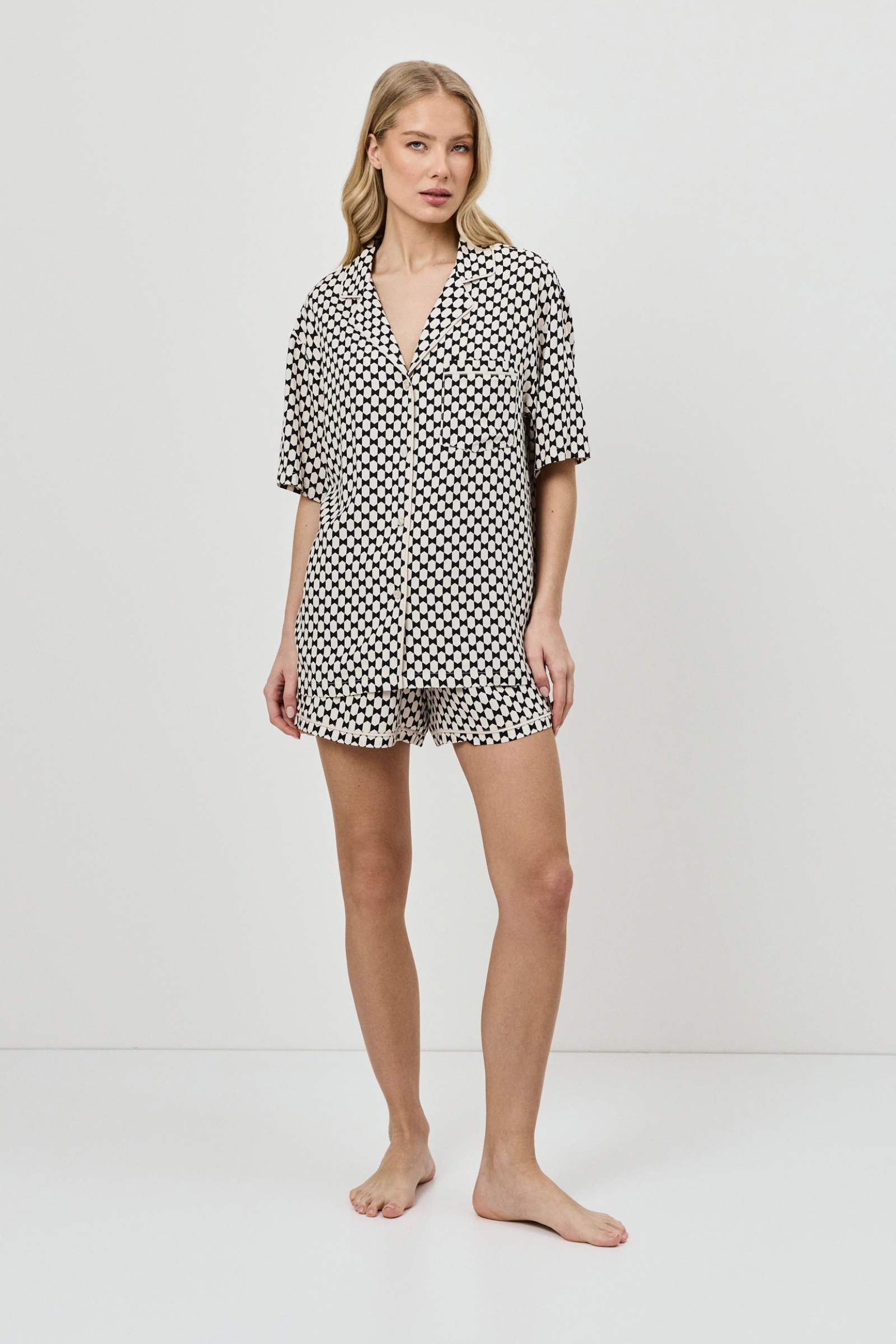 sku: VESPER | Brand: Aruelle  | Size: XSmall Small Medium Large XLarge XXLarge  | Colors: Черный/Песочный  | Бренды Aruelle | Домашняя одежда Пижамы | Title: Пижама с шортами VESPER