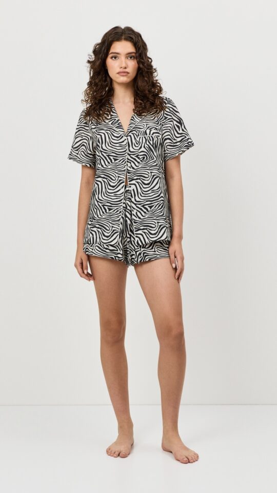 sku: SWAY | Brand: Aruelle  | Size: XSmall Small Medium Large XLarge XXLarge  | Colors: Черный/Молочный  | Бренды Aruelle | Домашняя одежда Пижамы | Title: Пижама с шортами SWAY