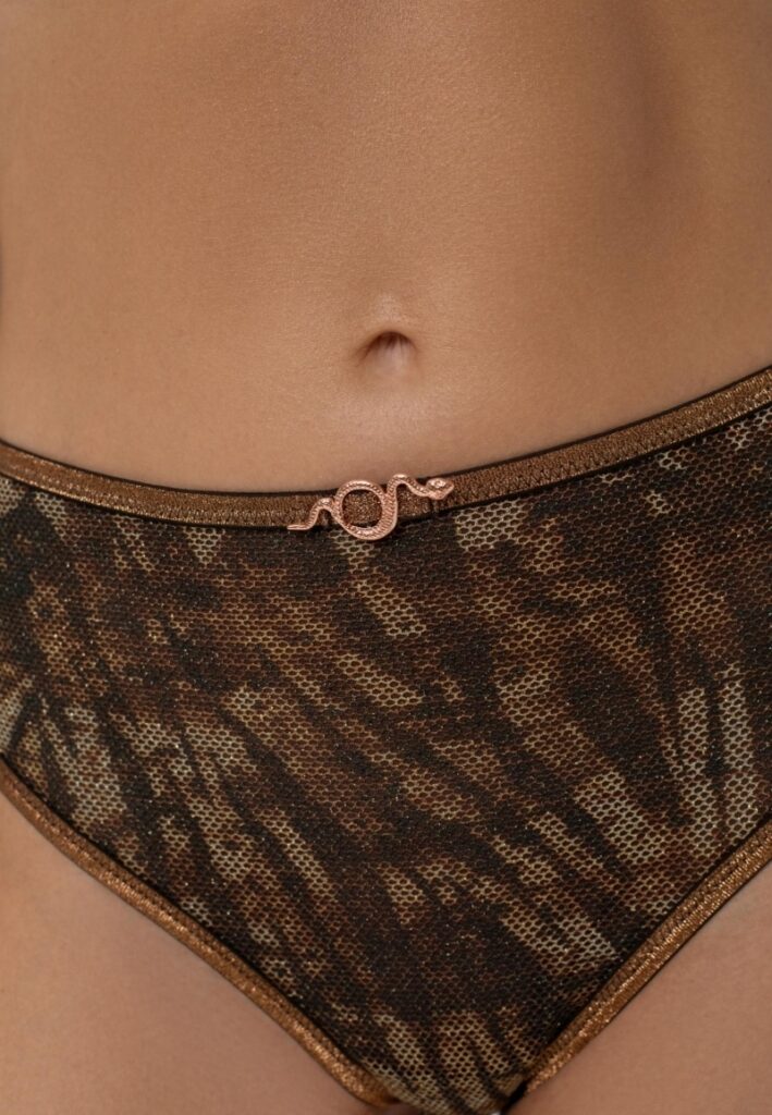 sku: S25-0591-O2-STL-LZ | Brand: Marc Andre  | Size: 36 38 40 44  | Colors: Коричневый  | Бренды Marc&Andre | Трусы Нижнее белье Стринги | Title: Стринги FEARLESS