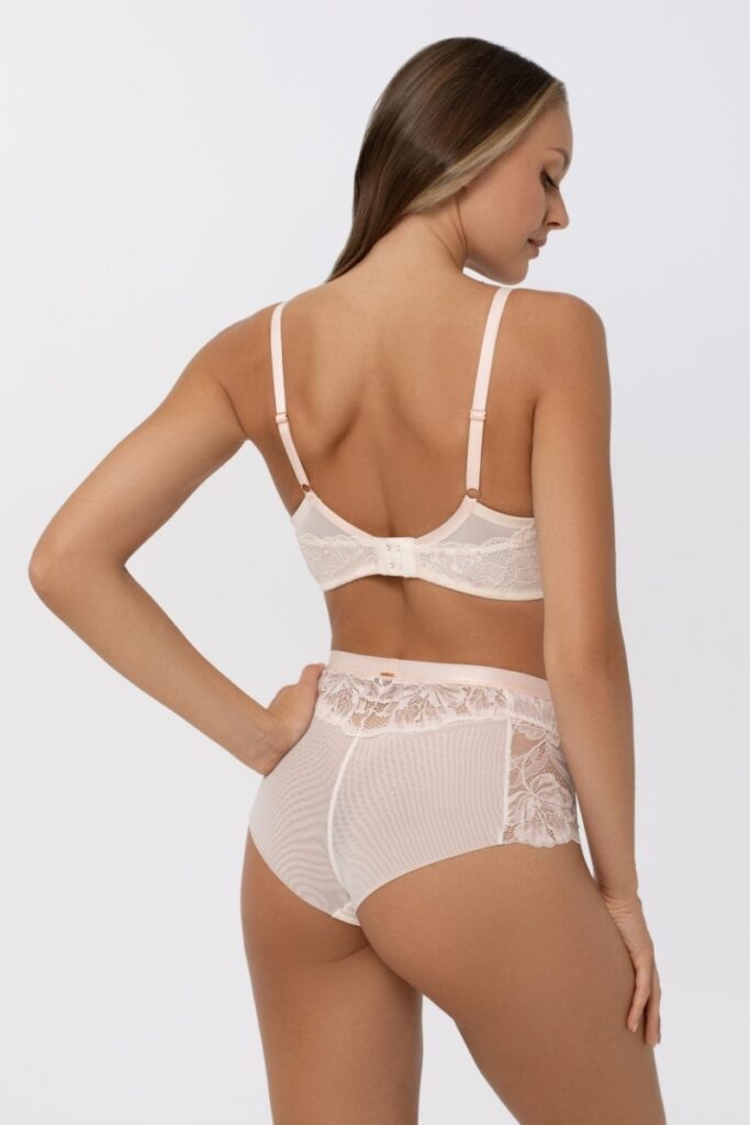 sku: S25-0296-W3-BZO-LZ | Brand: Marc Andre  | Size: 36 38 40 42 44 46  | Colors: Айвори  | Бренды Marc&Andre | Трусы Нижнее белье Бразильяна | Title: Бразильяна DEVOTION