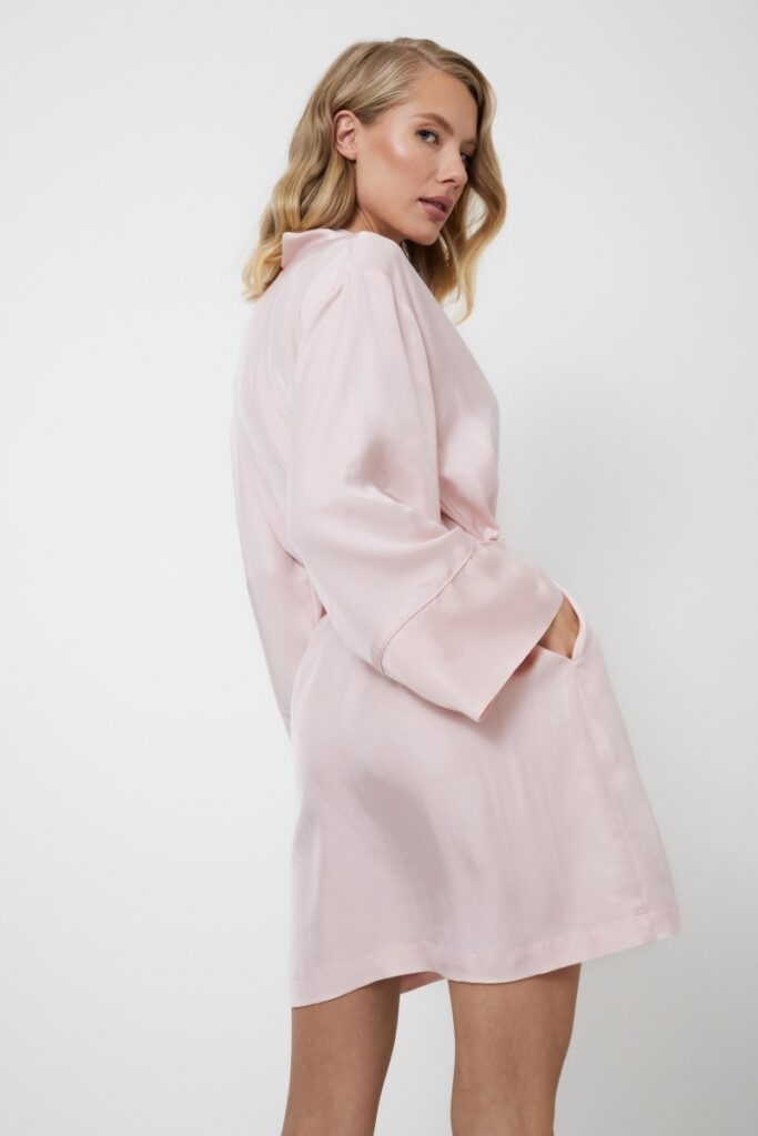 sku: AARA | Brand: Aruelle  | Size: XSmall Small Medium Large XLarge  | Colors: Светло-Розовый  | Бренды Aruelle | Домашняя одежда Халаты | Title: Халат AARA
