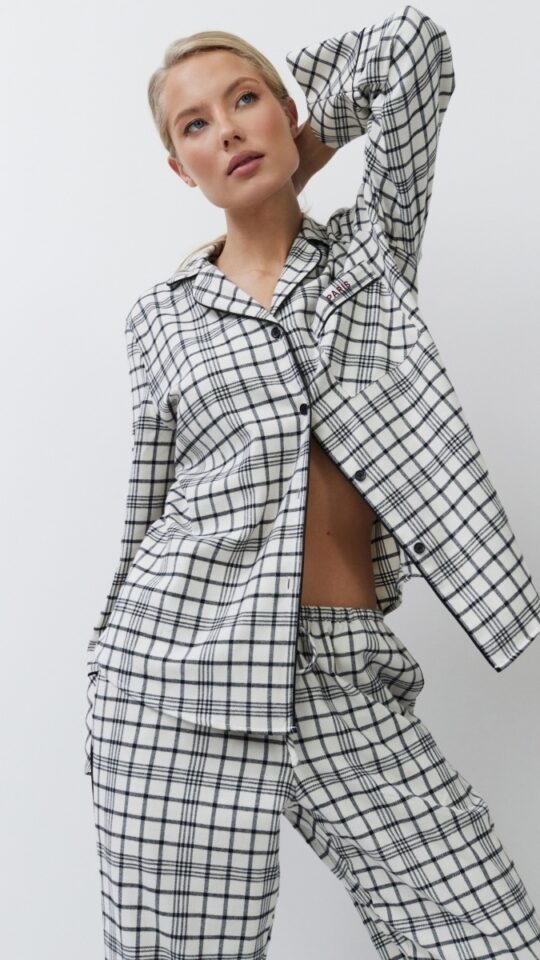 sku: TERRA | Brand: Aruelle  | Size: XSmall Small Medium Large XLarge XXLarge  | Colors: Бежевый/Черный  | Бренды Aruelle | Домашняя одежда Пижамы | Title: Пижама с брюками TERRA