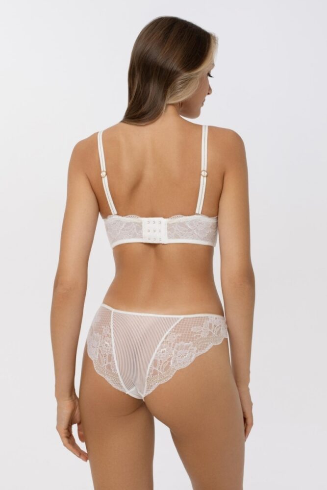 sku: S25-0193-O1-BZO-LZ | Brand: Marc Andre  | Size: 36 38 40 42 44 46  | Colors: Белый  | Бренды Marc&Andre | Трусы Нижнее белье Бразильяна | Title: Бразильяна EMBRACING