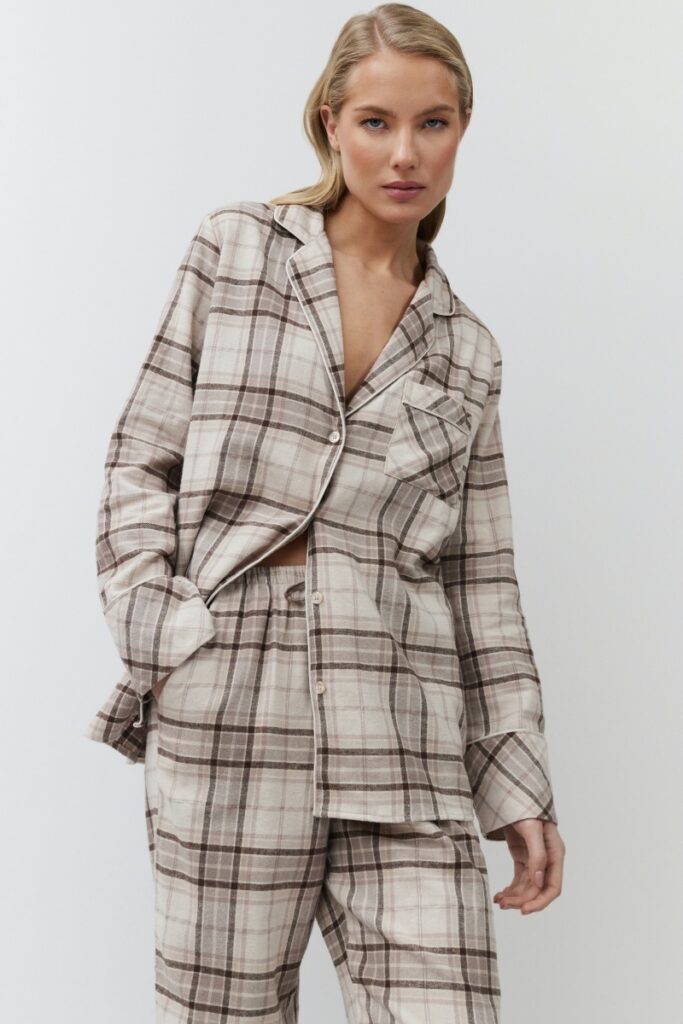 sku: MAELLE | Brand: Aruelle  | Size: XSmall Small Medium Large XLarge XXLarge  | Colors: Бежевый  | Бренды Aruelle | Домашняя одежда Пижамы | Title: Пижама с брюками MAELLE