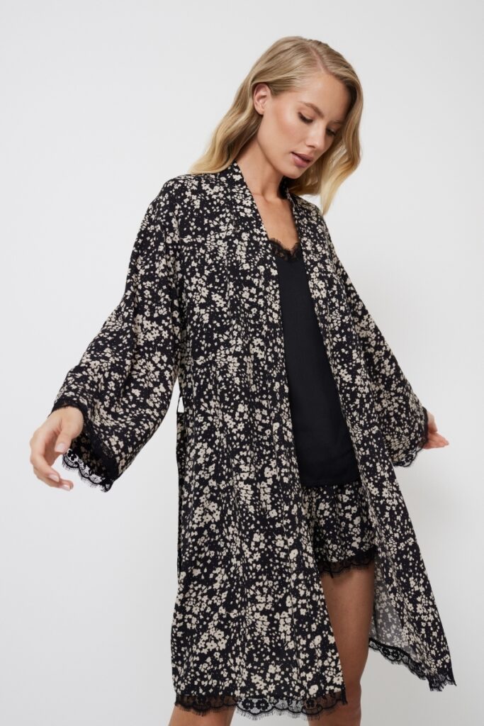 sku: ELI | Brand: Aruelle  | Size: XSmall Small Medium Large XLarge XXLarge  | Colors: Черный  | Бренды Aruelle | Домашняя одежда Халаты | Title: Халат ELI