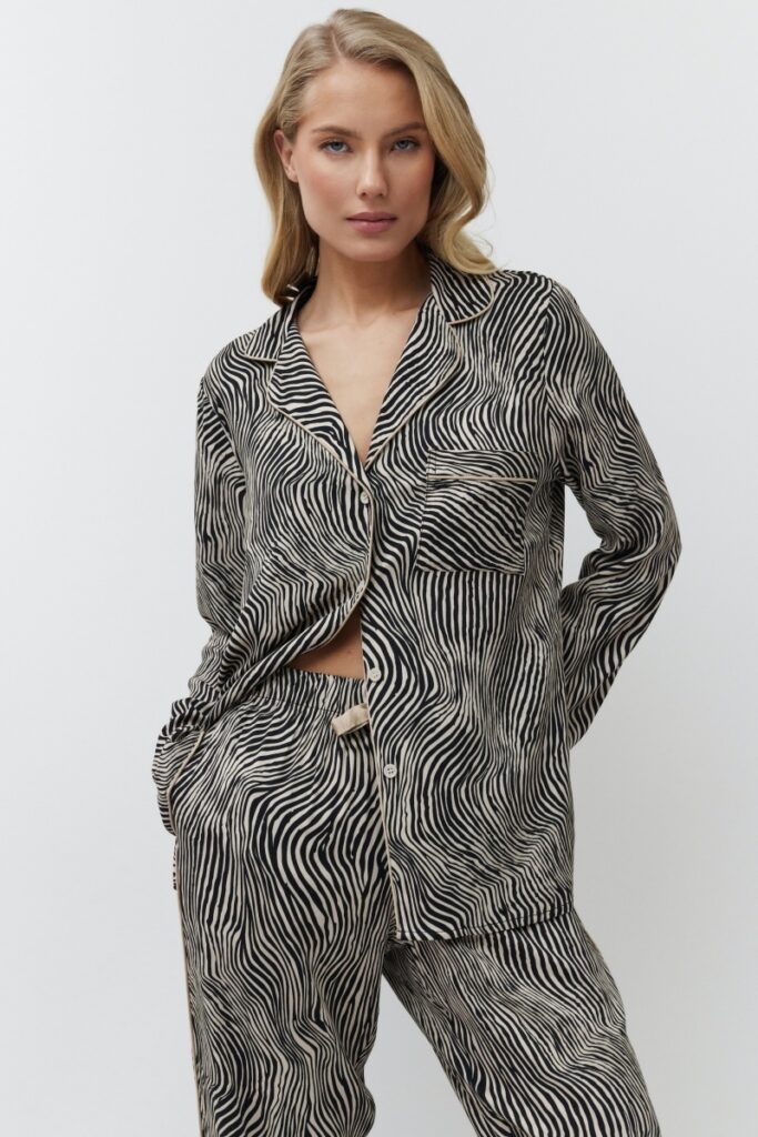 sku: LINNA | Brand: Aruelle  | Size: XSmall Small Medium Large XLarge XXLarge  | Colors: Черный/Мокка  | Бренды Aruelle | Домашняя одежда Пижамы | Title: Пижама с брюками LINNA