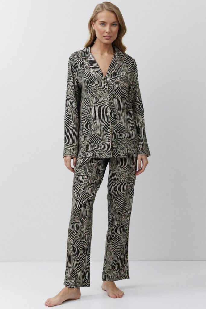 sku: LINNA | Brand: Aruelle  | Size: XSmall Small Medium Large XLarge XXLarge  | Colors: Черный/Мокка  | Бренды Aruelle | Домашняя одежда Пижамы | Title: Пижама с брюками LINNA