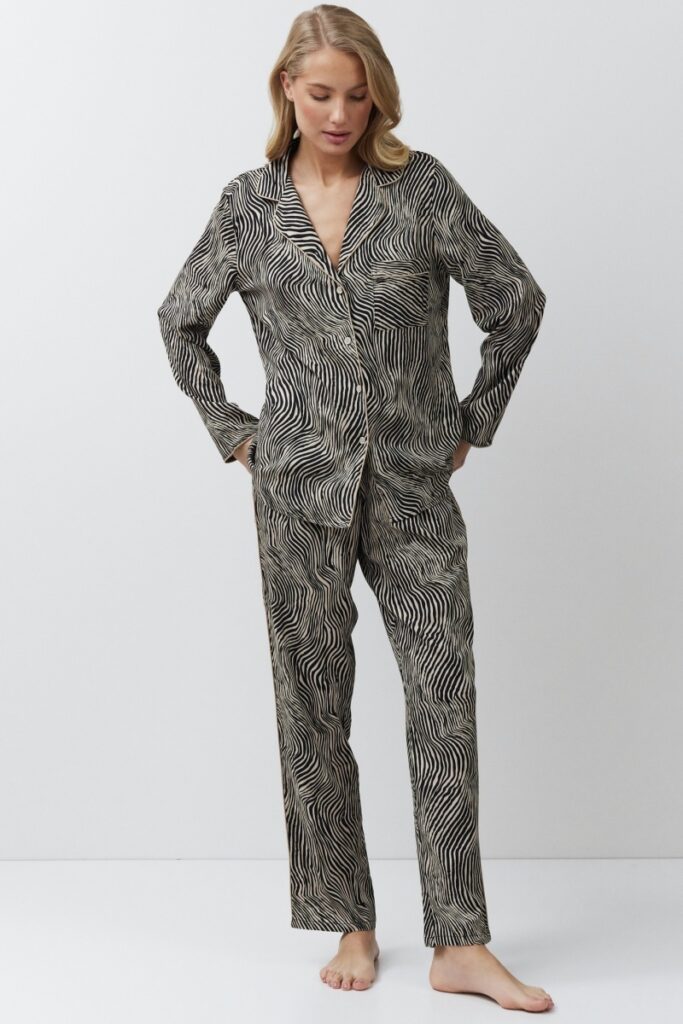sku: LINNA | Brand: Aruelle  | Size: XSmall Small Medium Large XLarge XXLarge  | Colors: Черный/Мокка  | Бренды Aruelle | Домашняя одежда Пижамы | Title: Пижама с брюками LINNA