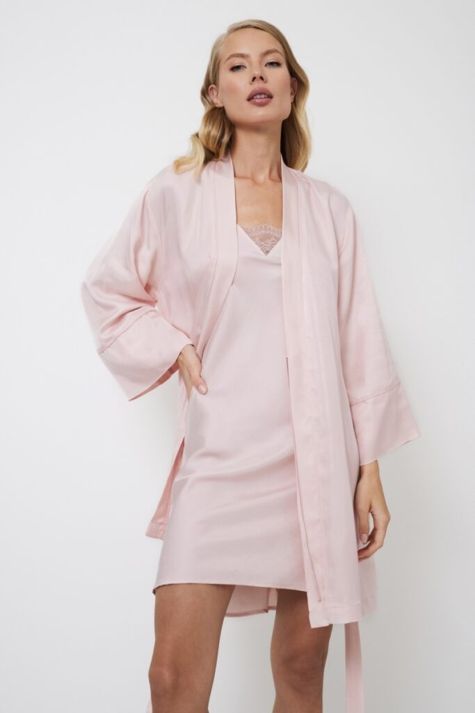 sku: AARA | Brand: Aruelle  | Size: XSmall Small Medium Large XLarge  | Colors: Светло-Розовый  | Бренды Aruelle | Домашняя одежда Халаты | Title: Халат AARA