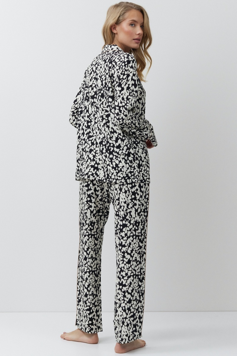 sku: SOLENE | Brand: Aruelle  | Size: XSmall Small Medium Large XLarge XXLarge  | Colors: Черный/Молочный  | Бренды Aruelle | Домашняя одежда Пижамы | Title: Пижама с брюками SOLENE