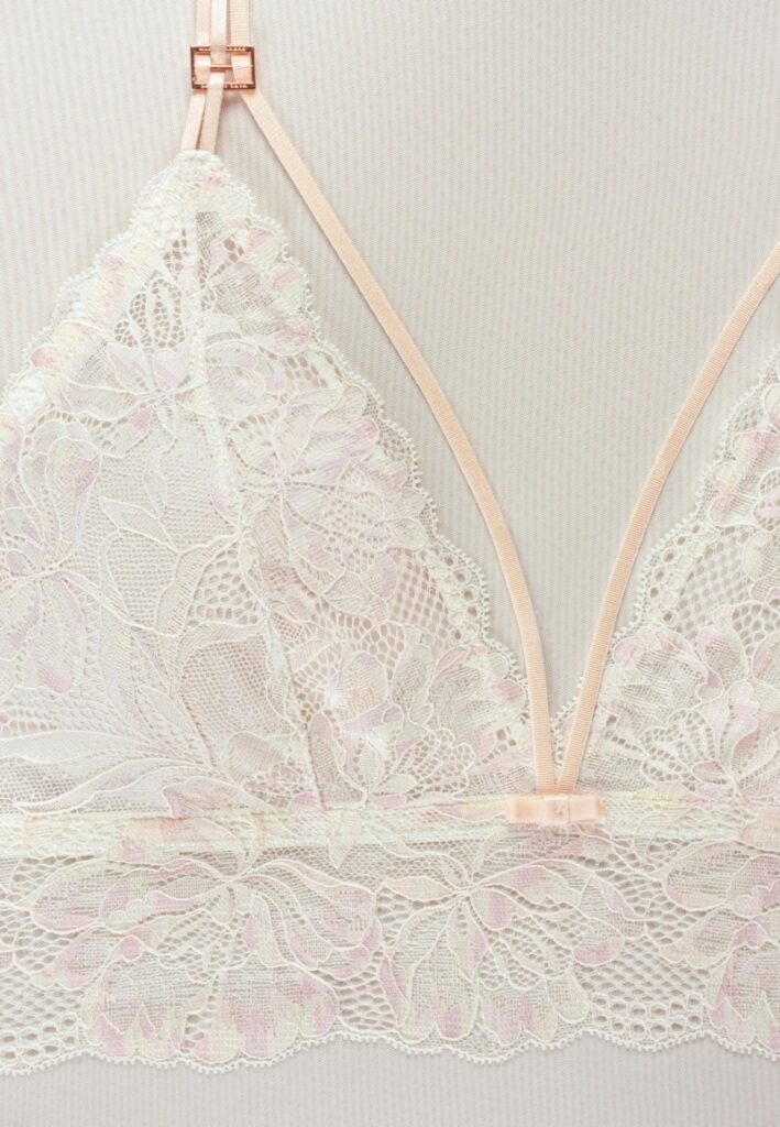 sku: S25-0210-04-TRS-LY | Brand: Marc Andre  | Size: 36 38 40 42  | Colors: Айвори  | Бренды Marc&Andre | Бюстгальтер Нижнее белье Бралетт | Title: Бюстгальтер DEVOTION