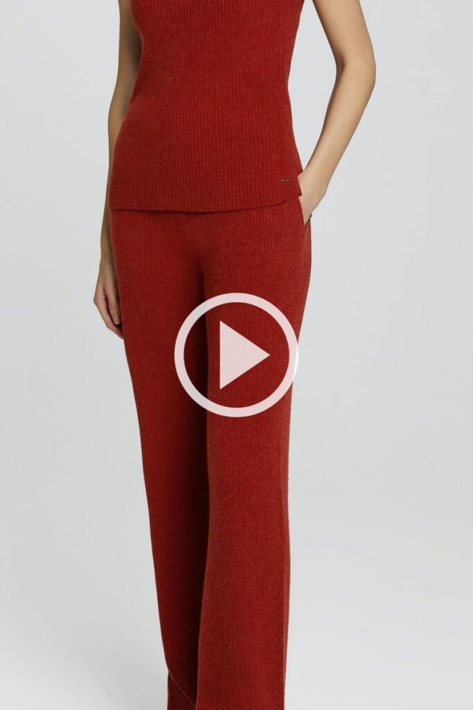 sku: W23-00CH0510 | Brand: Marc Andre  | Size: 36 38 40 42 44 46  | Colors: Красный  | Бренды Marc&Andre | Кашемир Брюки | Title: Брюки ELEGANT CONTUR