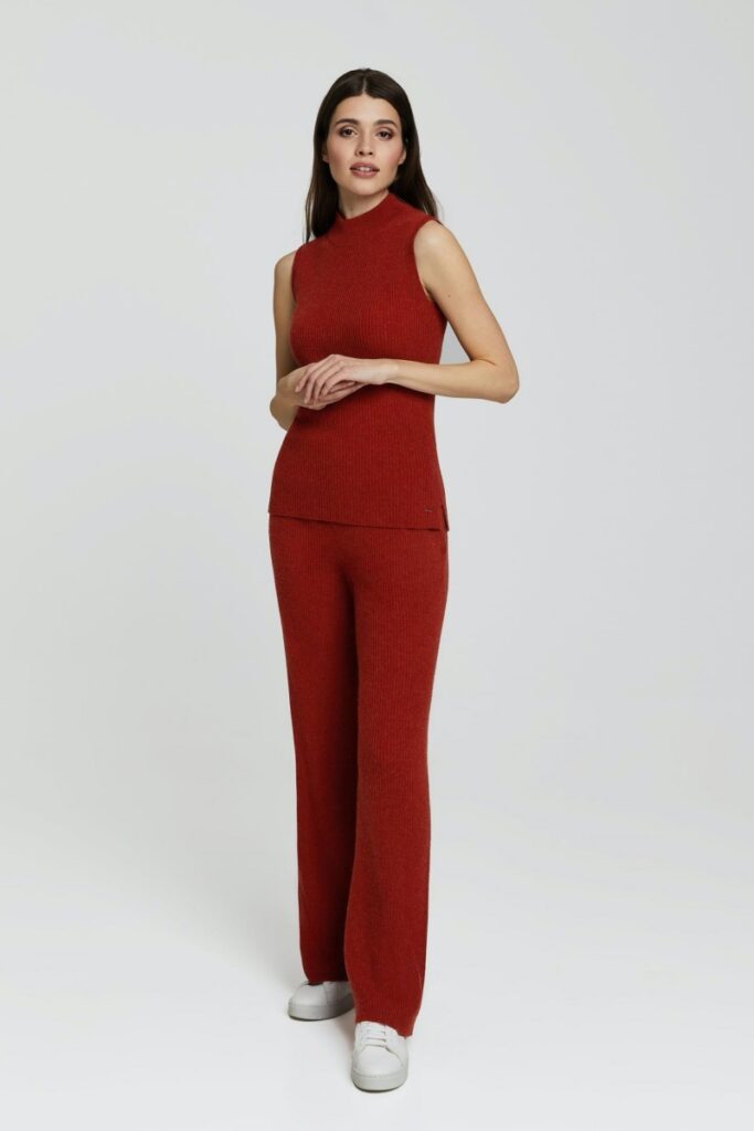 sku: W23-00CH0510 | Brand: Marc Andre  | Size: 36 38 40 42 44 46  | Colors: Красный  | Бренды Marc&Andre | Кашемир Брюки | Title: Брюки ELEGANT CONTUR