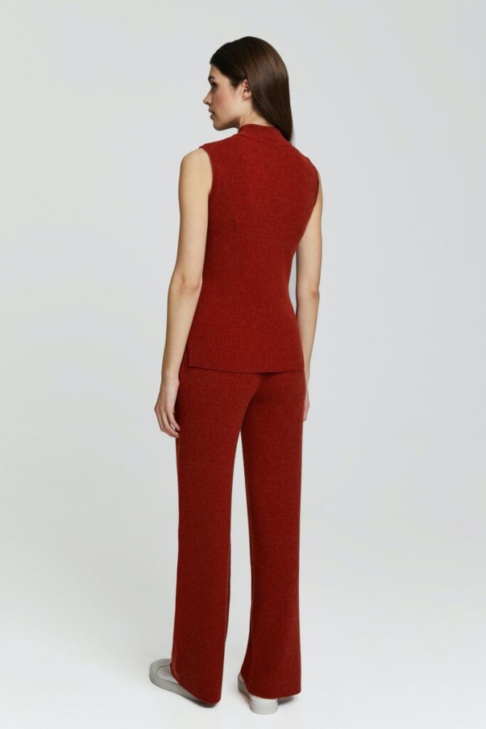 sku: W23-00CH0510 | Brand: Marc Andre  | Size: 36 38 40 42 44 46  | Colors: Красный  | Бренды Marc&Andre | Кашемир Брюки | Title: Брюки ELEGANT CONTUR
