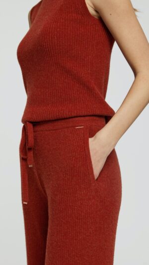 sku: W23-00CH0510 | Brand: Marc Andre  | Size: 36 38 40 42 44 46  | Colors: Красный  | Бренды Marc&Andre | Кашемир Брюки | Title: Брюки ELEGANT CONTUR