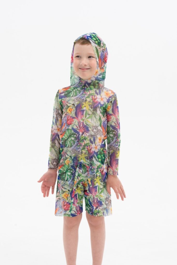 sku: 23002538 | Brand: RoDaSoleil  | Size: 104 110 116 122 128 134 140 146  | Colors: Цветной  | Бренды RoDaSoleil | Детские купальники | Title: Футболка ГЕПАРДЫ с капюшоном
