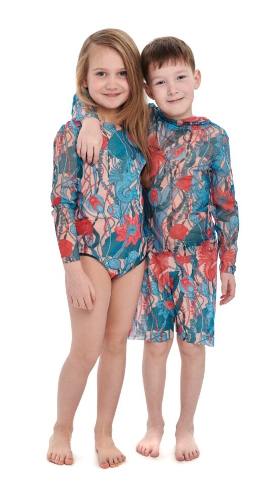 sku: 24002510 | Brand: RoDaSoleil  | Size: 104 110 116 122 128 134 140 146 152 158  | Colors: Цветной  | Бренды RoDaSoleil | Детские купальники | Title: Футболка МОРСКИЕ ЕДИНОРОГИ с капюшоном