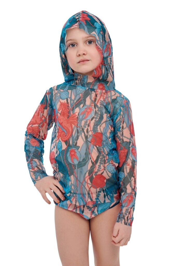 sku: 24002510 | Brand: RoDaSoleil  | Size: 104 110 116 122 128 134 140 146 152 158  | Colors: Цветной  | Бренды RoDaSoleil | Детские купальники | Title: Футболка МОРСКИЕ ЕДИНОРОГИ с капюшоном