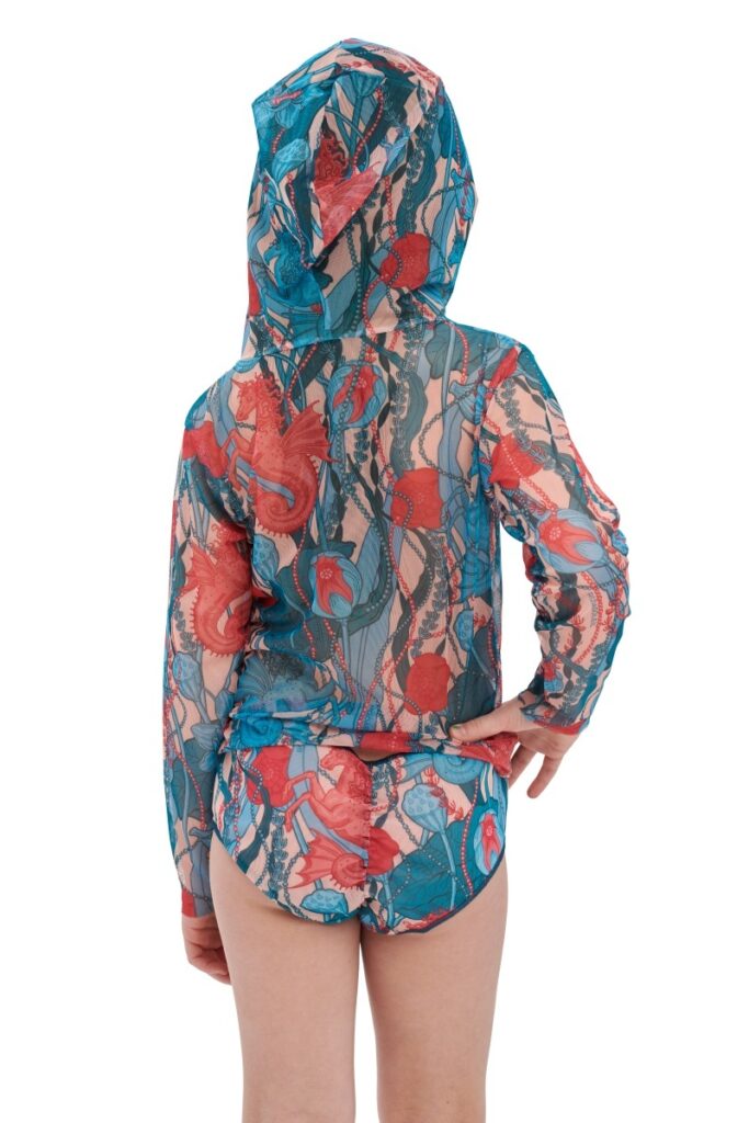 sku: 24002510 | Brand: RoDaSoleil  | Size: 104 110 116 122 128 134 140 146 152 158  | Colors: Цветной  | Бренды RoDaSoleil | Детские купальники | Title: Футболка МОРСКИЕ ЕДИНОРОГИ с капюшоном
