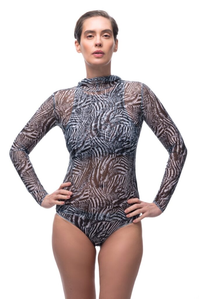 sku: 23000794 | Brand: RoDaSoleil  | Size: XSmall Small Medium Large XLarge  | Colors: Серый  | Бренды RoDaSoleil | Пляжная одежда | Title: Футболка ПСЕВДОЗЕБРА с капюшоном