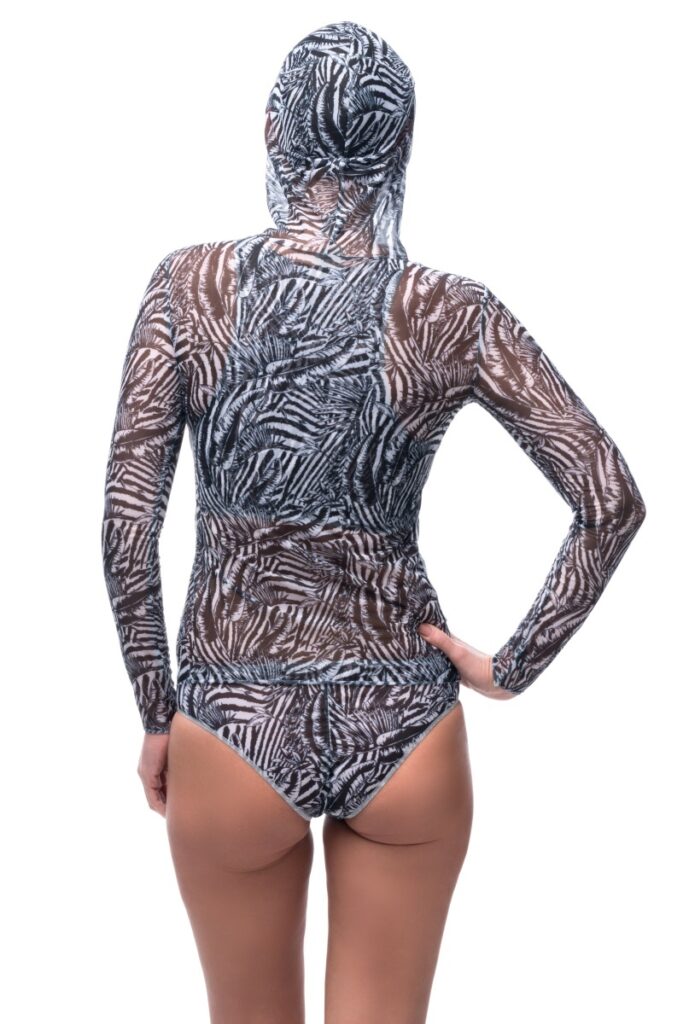sku: 23000794 | Brand: RoDaSoleil  | Size: XSmall Small Medium Large XLarge  | Colors: Серый  | Бренды RoDaSoleil | Пляжная одежда | Title: Футболка ПСЕВДОЗЕБРА с капюшоном
