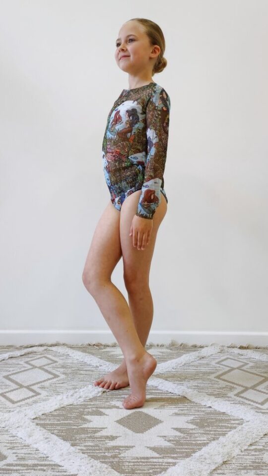 sku: 22002480 | Brand: RoDaSoleil  | Size: 104 110 116 122 128 134 140 146  | Colors: Цветной  | Бренды RoDaSoleil | Детские купальники | Title: Футболка РУСАЛКИ