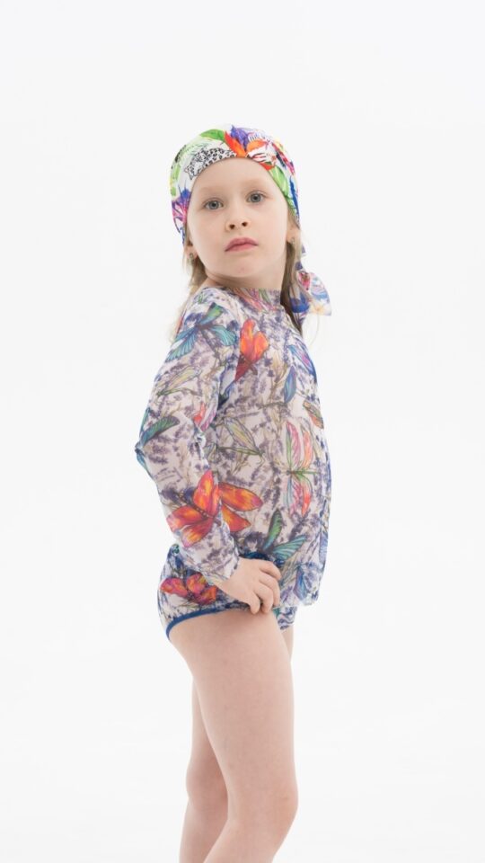 sku: 23002495 | Brand: RoDaSoleil  | Size: 104 110 116 122 128 134 140 146  | Colors: Цветной  | Бренды RoDaSoleil | Детские купальники | Title: Футболка СТРЕКОЗЫ