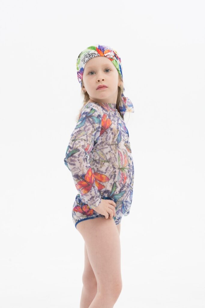 sku: 23002495 | Brand: RoDaSoleil  | Size: 104 110 116 122 128 134 140 146  | Colors: Цветной  | Бренды RoDaSoleil | Детские купальники | Title: Футболка СТРЕКОЗЫ