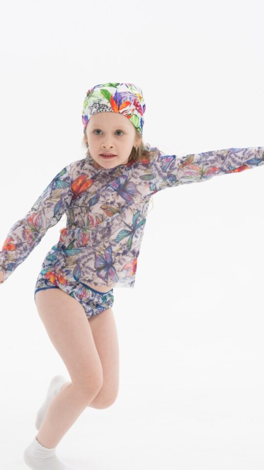 sku: 23002495 | Brand: RoDaSoleil  | Size: 104 110 116 122 128 134 140 146  | Colors: Цветной  | Бренды RoDaSoleil | Детские купальники | Title: Футболка СТРЕКОЗЫ