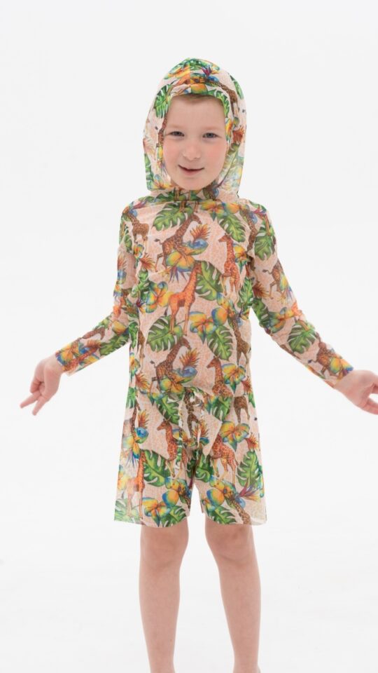 sku: 23002553 | Brand: RoDaSoleil  | Size: 104 110 116 122 128 134 140 146  | Colors: Цветной  | Бренды RoDaSoleil | Детские купальники | Title: Футболка ЖИРАФЫ с капюшоном