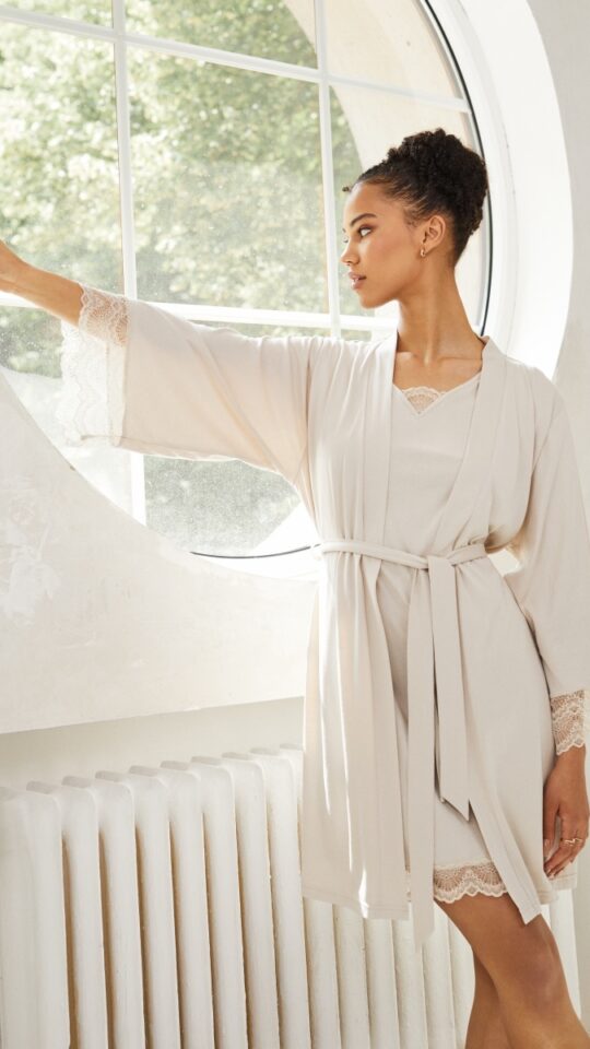 sku: EVELYN | Brand: Aruelle  | Size: XSmall Small Medium Large XLarge XXLarge  | Colors: Бежевый  | Бренды Aruelle | Домашняя одежда Халаты | Title: Халат EVELYN