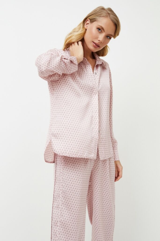 sku: AURELIA | Brand: Aruelle  | Size: XSmall Small Medium Large XLarge XXLarge  | Colors: Светло-Розовый  | Бренды Aruelle | Домашняя одежда Пижамы | Title: Пижама с брюками AURELIA