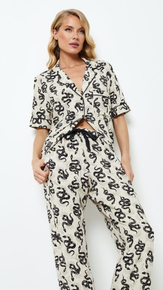 sku: DAKARA | Brand: Aruelle  | Size: XSmall Small Medium Large XLarge  | Colors: Экрю/черный  | Бренды Aruelle | Домашняя одежда Пижамы | Title: Пижама с брюками DAKARA