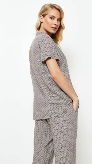 sku: JAMILA | Brand: Aruelle  | Size: XSmall Small Medium Large XLarge  | Colors: Бежевый  | Бренды Aruelle | Домашняя одежда Пижамы | Title: Пижама с брюками JAMILA