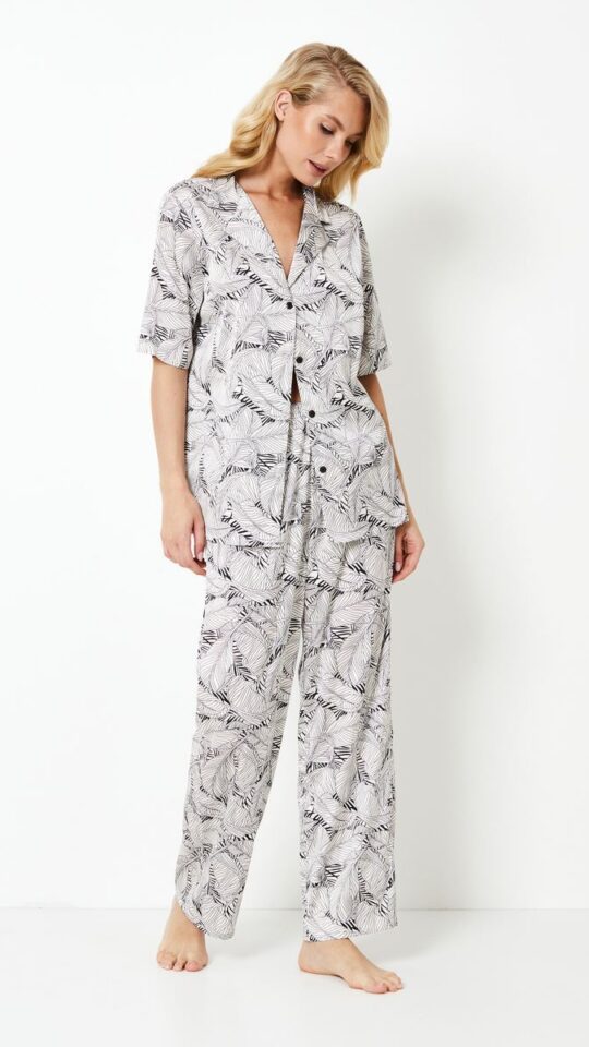 sku: KLAUDIE | Brand: Aruelle  | Size: XSmall Small Medium Large XLarge XXLarge  | Colors: Молочный/Черный  | Бренды Aruelle | Домашняя одежда Пижамы | Title: Пижама с брюками KLAUDIE