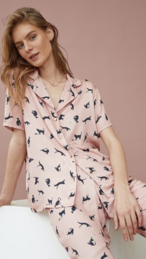 sku: POLLY | Brand: Aruelle  | Size: XSmall Small Medium Large XLarge  | Colors: Пыльная роза/Черный  | Бренды Aruelle | Домашняя одежда Пижамы | Title: Пижама с брюками POLLY