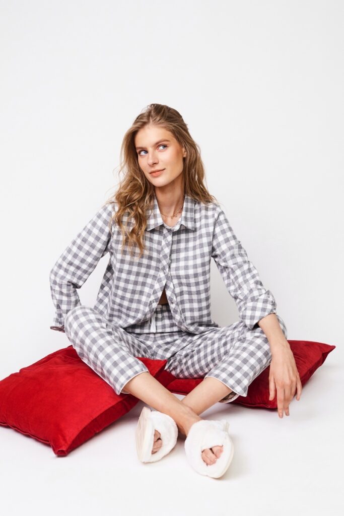 sku: STACY | Brand: Aruelle  | Size: XSmall Small Medium Large XLarge  | Colors: Серый/Белый  | Бренды Aruelle | Домашняя одежда Пижамы | Title: Пижама с брюками STACY