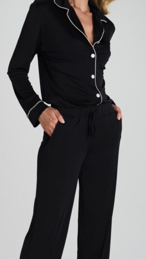 sku: W22-00SV400 | Brand: Marc Andre  | Size: 38 40 42 44 46  | Colors: Черный  | Бренды Marc&Andre | Домашняя одежда Пижамы | Title: Пижама с брюками TRUE ROMANCE