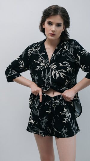 sku: GABRIELLE | Brand: Aruelle  | Size: XSmall Small Medium Large XLarge XXLarge  | Colors: Черный/экрю  | Бренды Aruelle | Домашняя одежда Пижамы | Title: Пижама с шортами GABRIELLE
